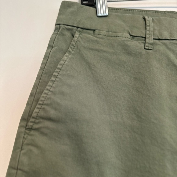 NWOT GAP Womens Dusty Green Sz: 32 - 8” Chino Stretch Shorts. Slash Pockets. - Picture 9 of 12